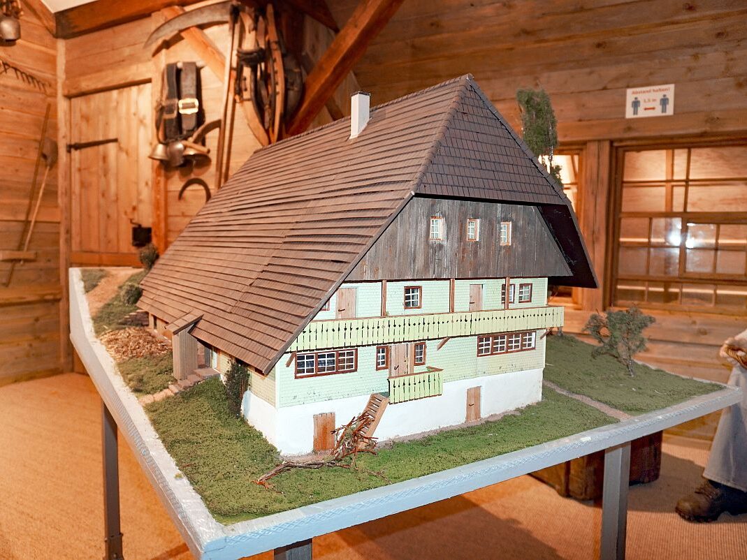 Modell des ehemaligen Wiesenbauernhofes