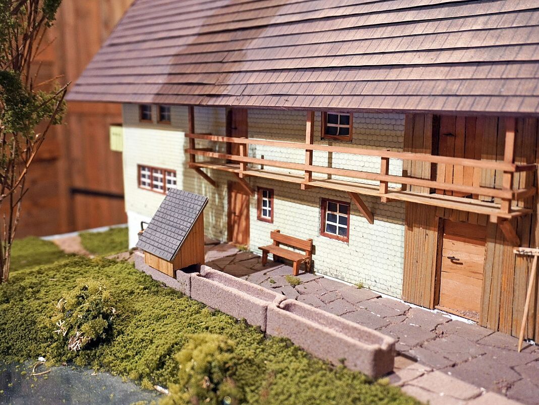 Modell des ehemaligen Wiesenbauernhofes