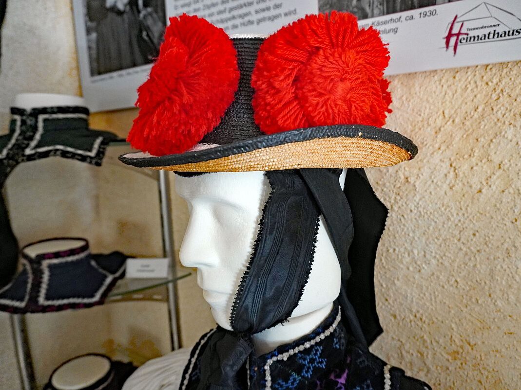 Rosenhut der tennenbronner Tracht