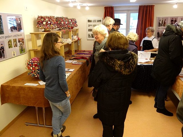 Trachtenausstellung im Heimathaus