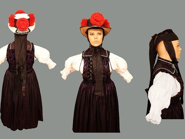 Trachtenausstellung im Heimathaus evangelische Tracht