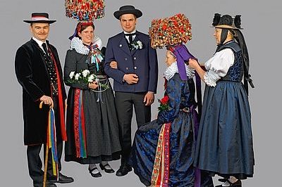 Tennenbronner Festtagstracht mit Schäppel Tennenbronner Festtagstracht mit Schäppel
