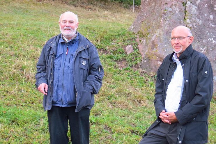 Die beiden Forscher Wilfried Kromer (li) und Ralf Determeyer (re) bei ihren Ausführungen zum „Ramstein“ Die beiden Forscher Wilfried Kromer (li) und Ralf Determeyer (re) bei ihren Ausführungen zum "Ramstein"