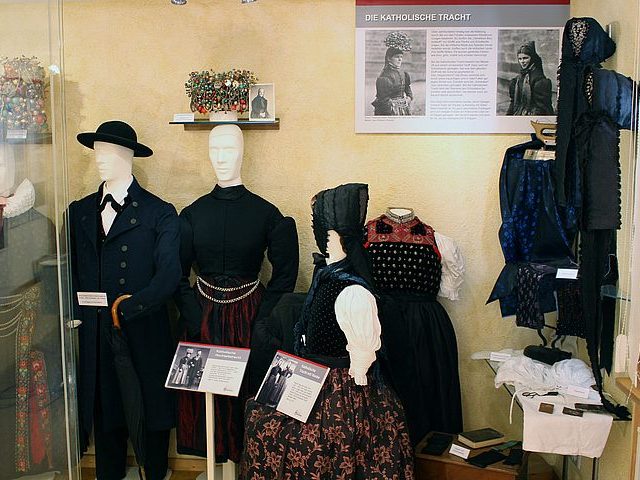 Die katholische Tracht im Heimathaus