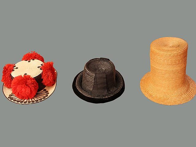 Strohhüte aus St. Georgen, Lauterbach, Nußbach im Größenvergleich