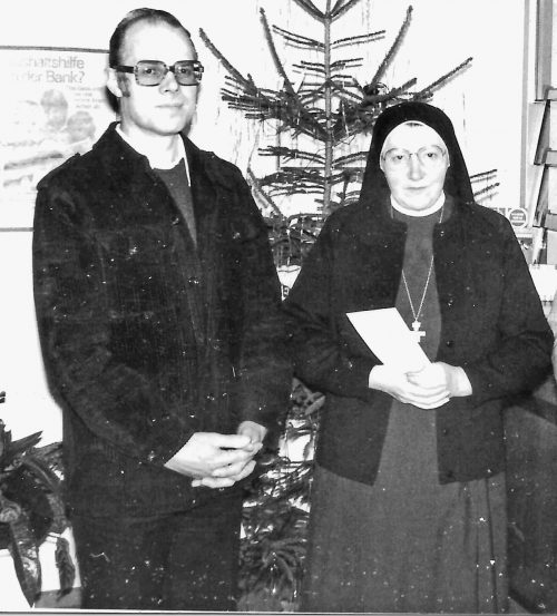 1982 Schwester Friederika mit Pfarrer Ott