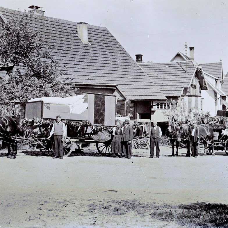 Brautwagen vordemLoewen 1200