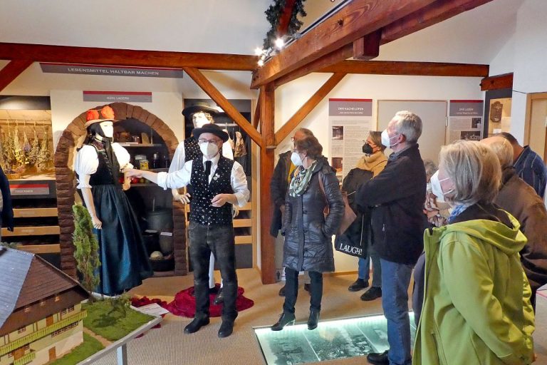 Heimathaus Tennenbronn 225 Jahre Rosenhut Sonderausstellung 06 1 Heimathaus Tennenbronn 225 Jahre Rosenhut Sonderausstellung 06 1