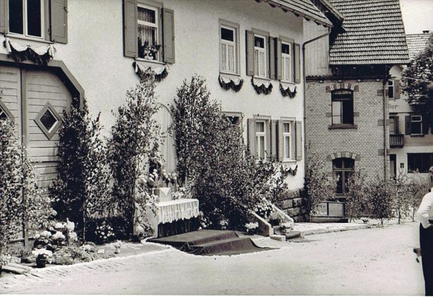 19xx K Fronleichnam Altar Roth Loewenstrasse 19xx K Fronleichnam Altar Roth Loewenstrasse