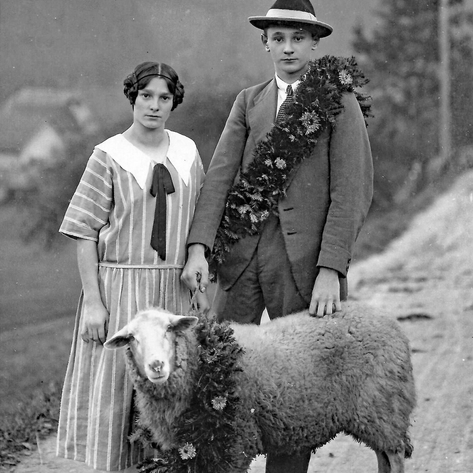 Hammellaufsieger Adolf Jaeckle mit seiner Schwester Hedwig