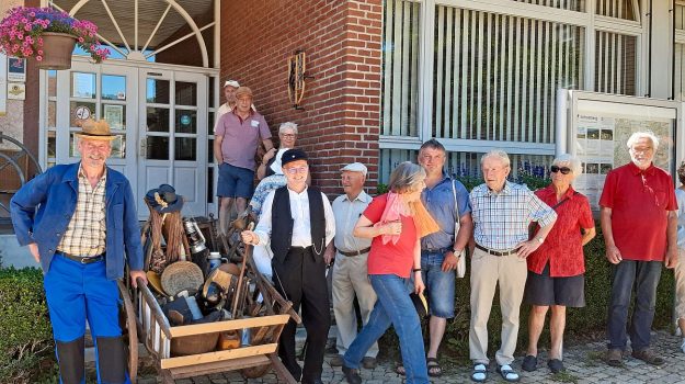 Fuehrung mit dem Dorfbuettel in Tennenbronn 01 Fuehrung mit dem Dorfbuettel in Tennenbronn 01