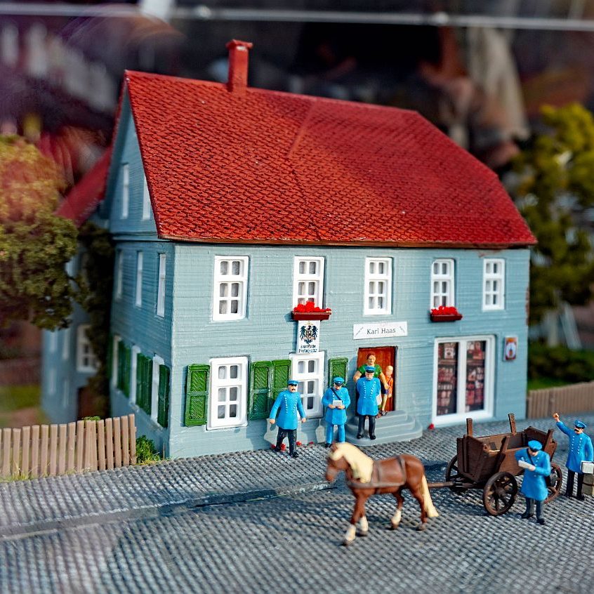 Schaufensterausstellung in Tennenbronn zur Geschichte des Handwerks 01