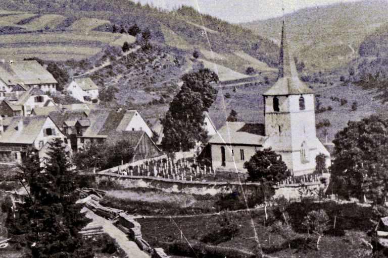 1900Vor Evangelische Kirche mit Friedhof