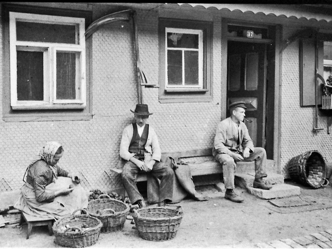 19xx A Adalberte KartoffelSortieren Korbmacher 1200