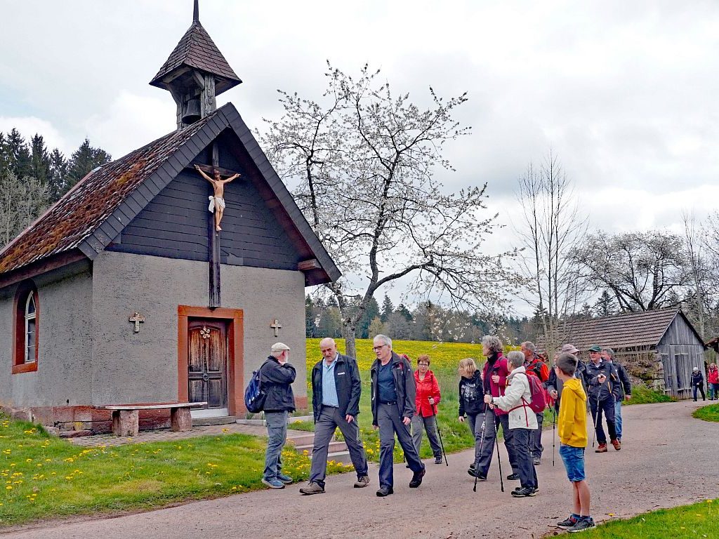 2023 04 30 Höfewanderung Eichbach Falken 13