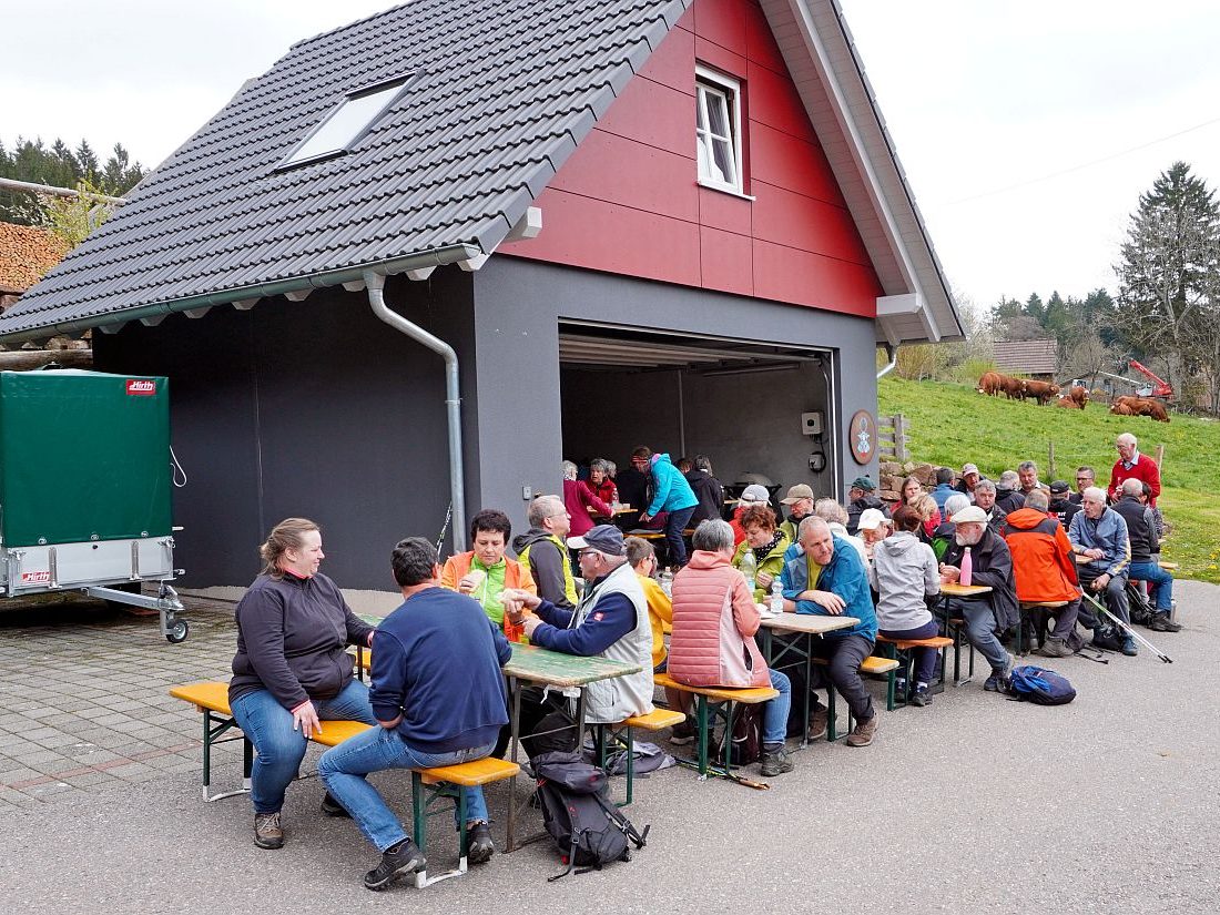 2023 04 30 Höfewanderung Eichbach Falken 19