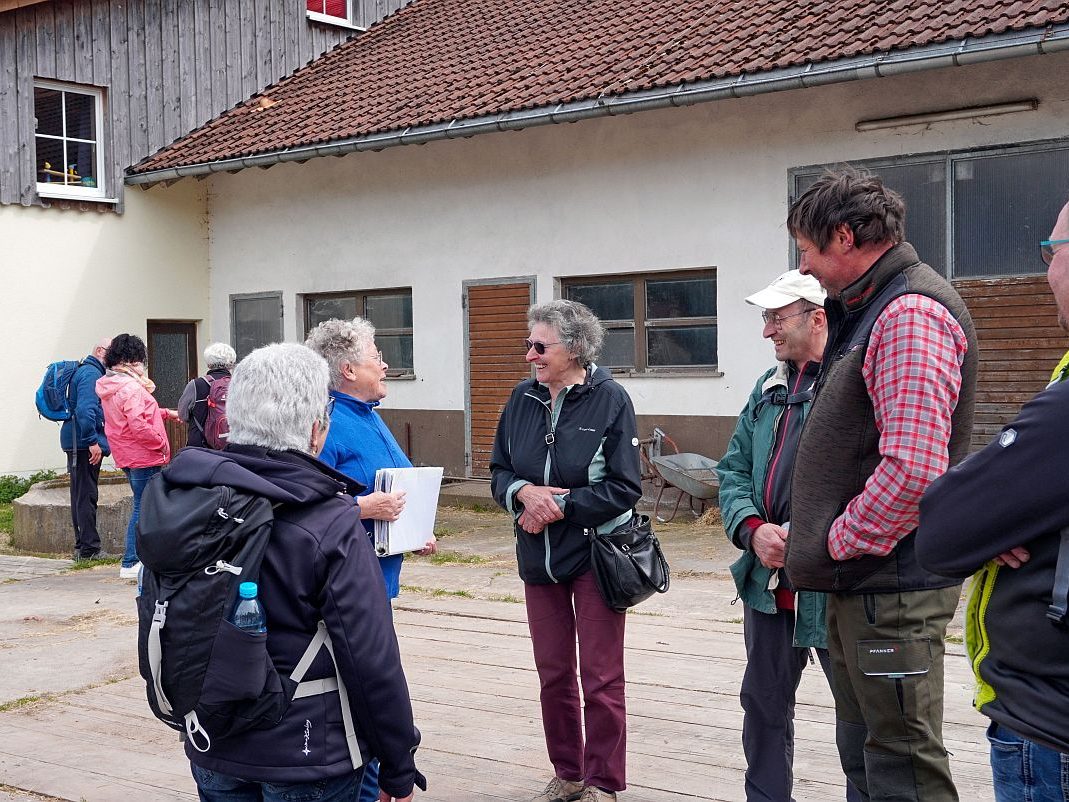 2023 04 30 Höfewanderung Eichbach Falken 41