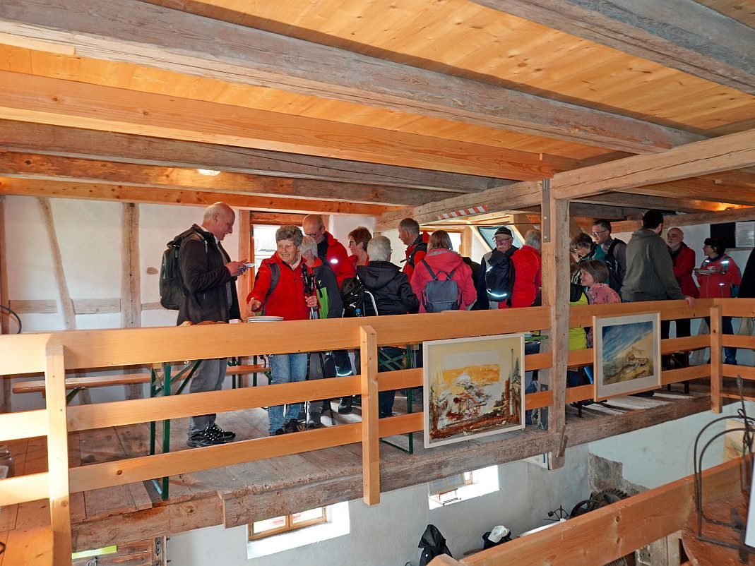 2023 04 30 Höfewanderung Eichbach Falken 52