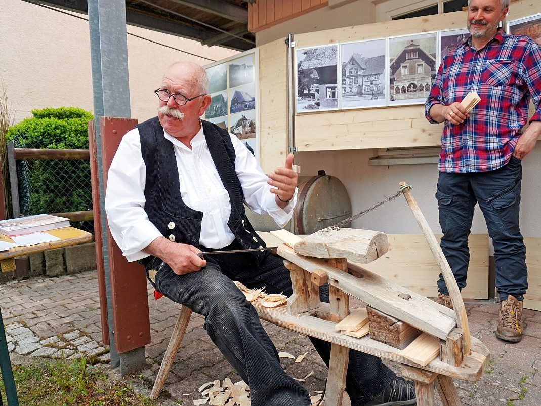 Der Schindelmacher Heinz Feder im Heimathaus Tennenbronn 09