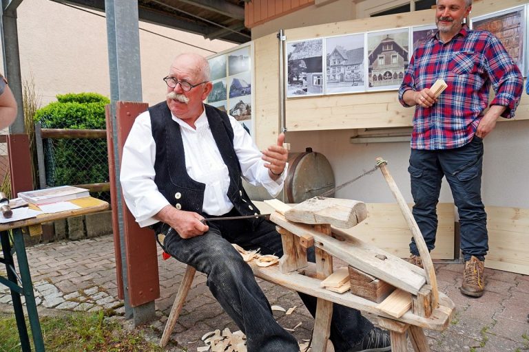 Der Schindelmacher Heinz Feder im Heimathaus Tennenbronn 09 Der Schindelmacher Heinz Feder im Heimathaus Tennenbronn 09
