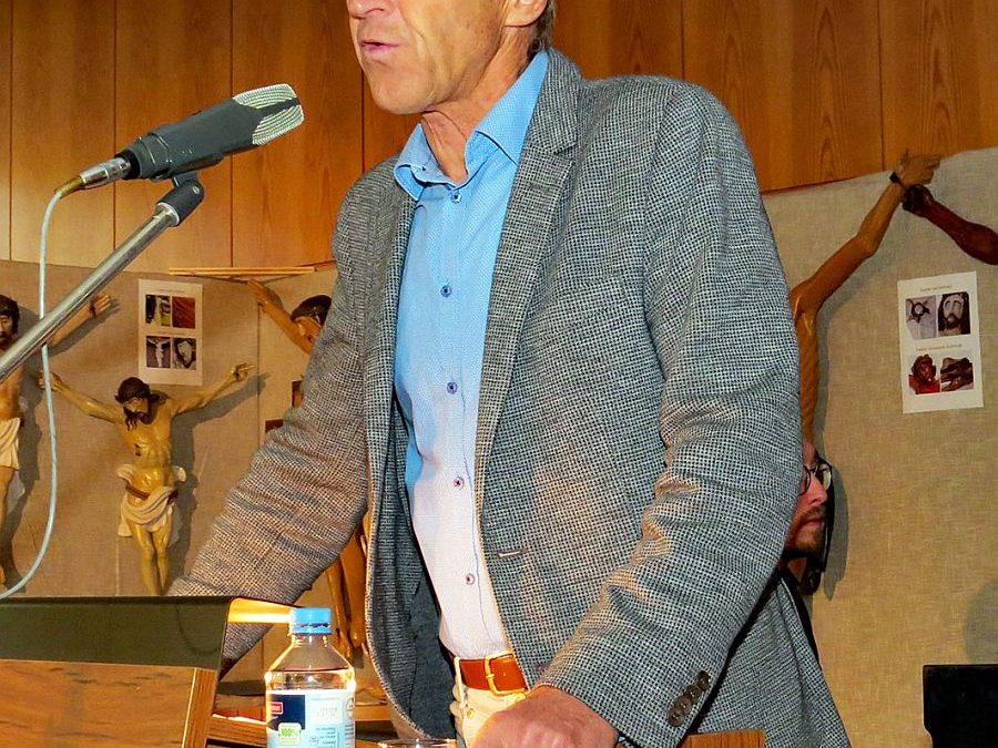 Christuskorpus und Charakterköpfe 04