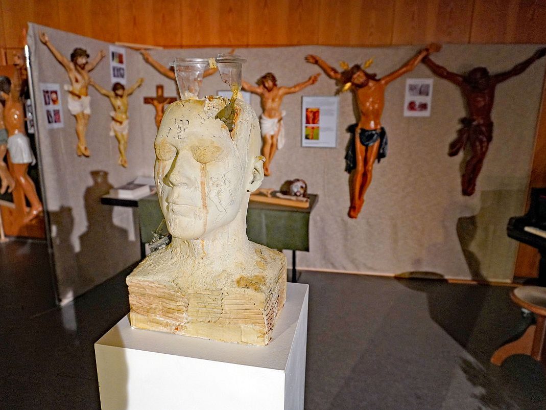 Christuskorpusse und Charakterköpfe 06