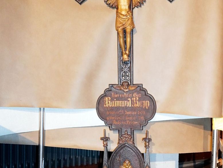 Christuskorpusse und Charakterköpfe 08