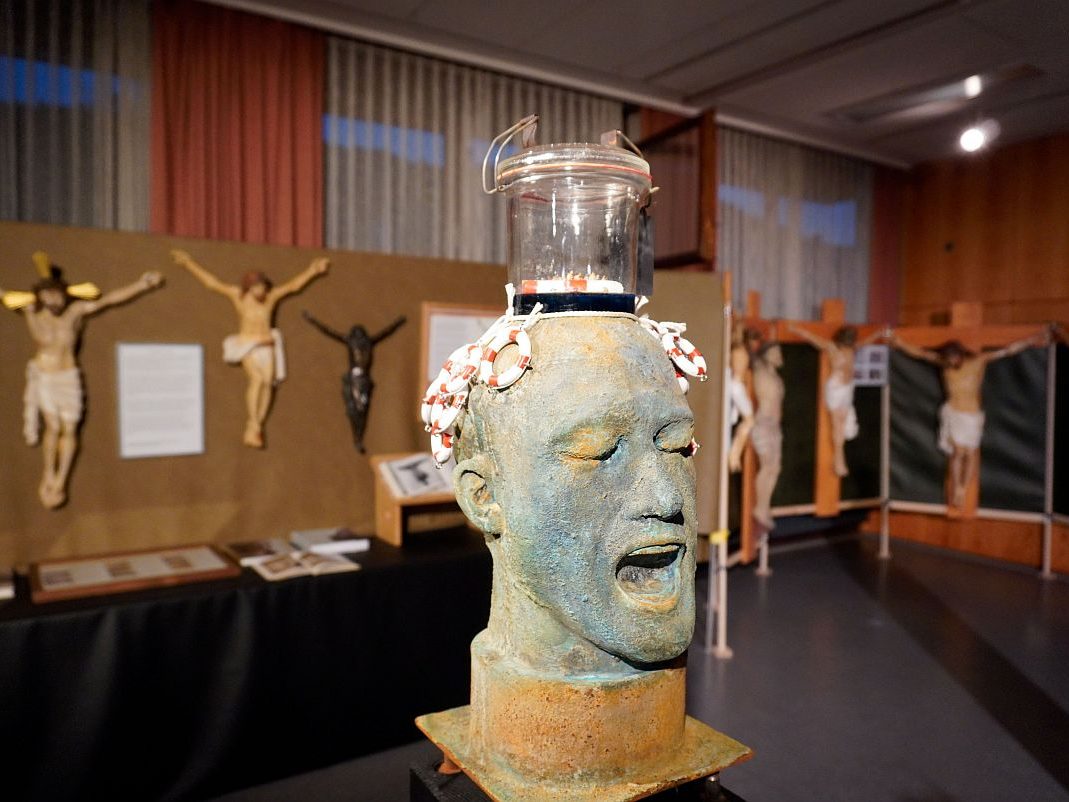 Christuskorpusse und Charakterköpfe 09