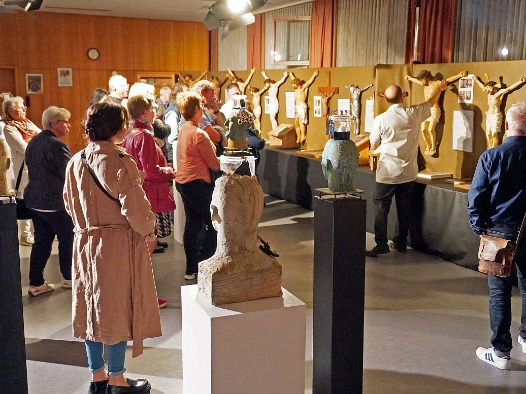 Christuskorpusse und Charakterköpfe 13