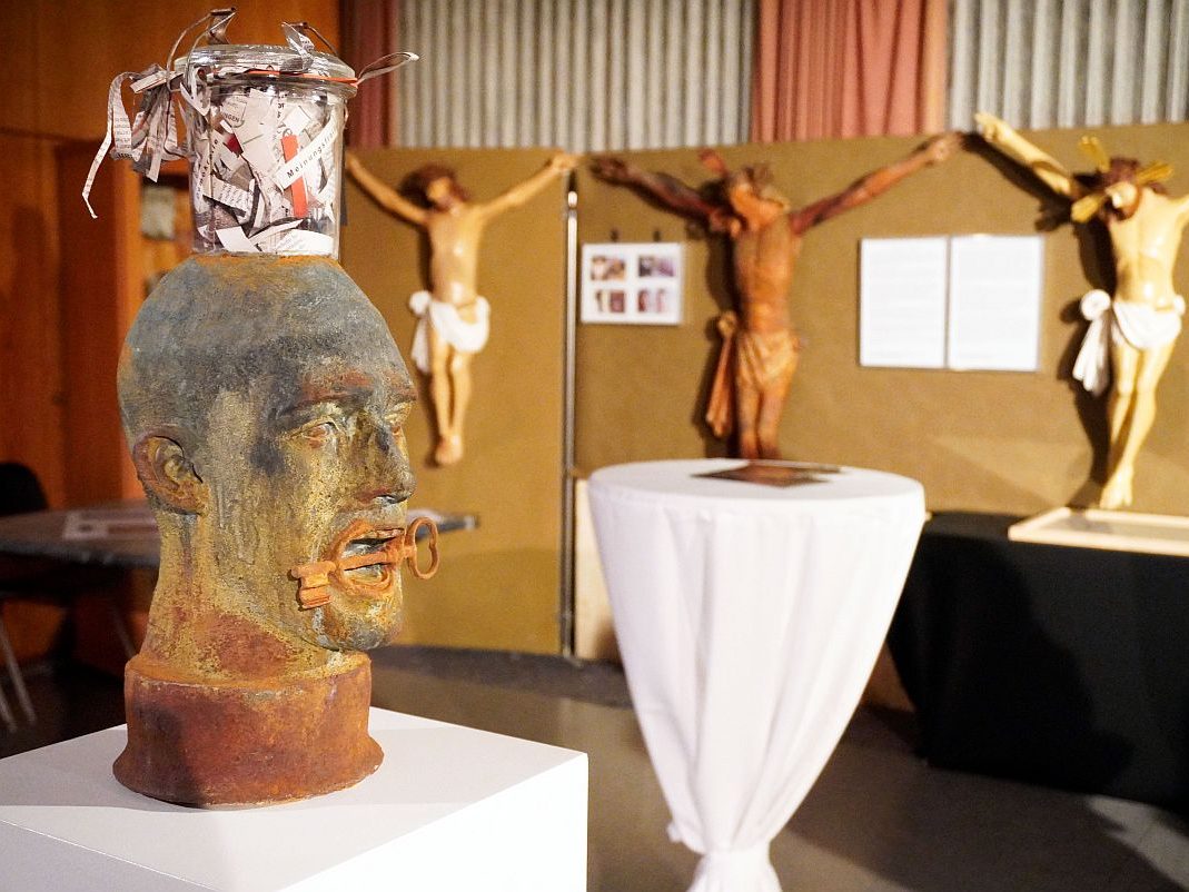 Christuskorpusse und Charakterköpfe 15