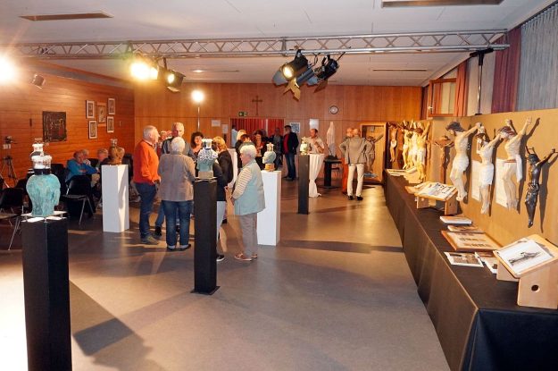 Christuskorpusse und Charakterköpfe 36