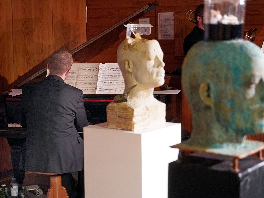 Christuskorpusse und Charakterköpfe 40