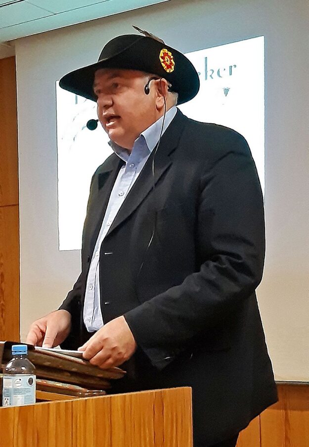 Referent Stadtarchivar Carsten Kohlmann mit dem Markenzeichen des populären Revolutionärs Friedrich Hecker, dem „Hecker-Hut“ Karl Falks Badische Revolution 4