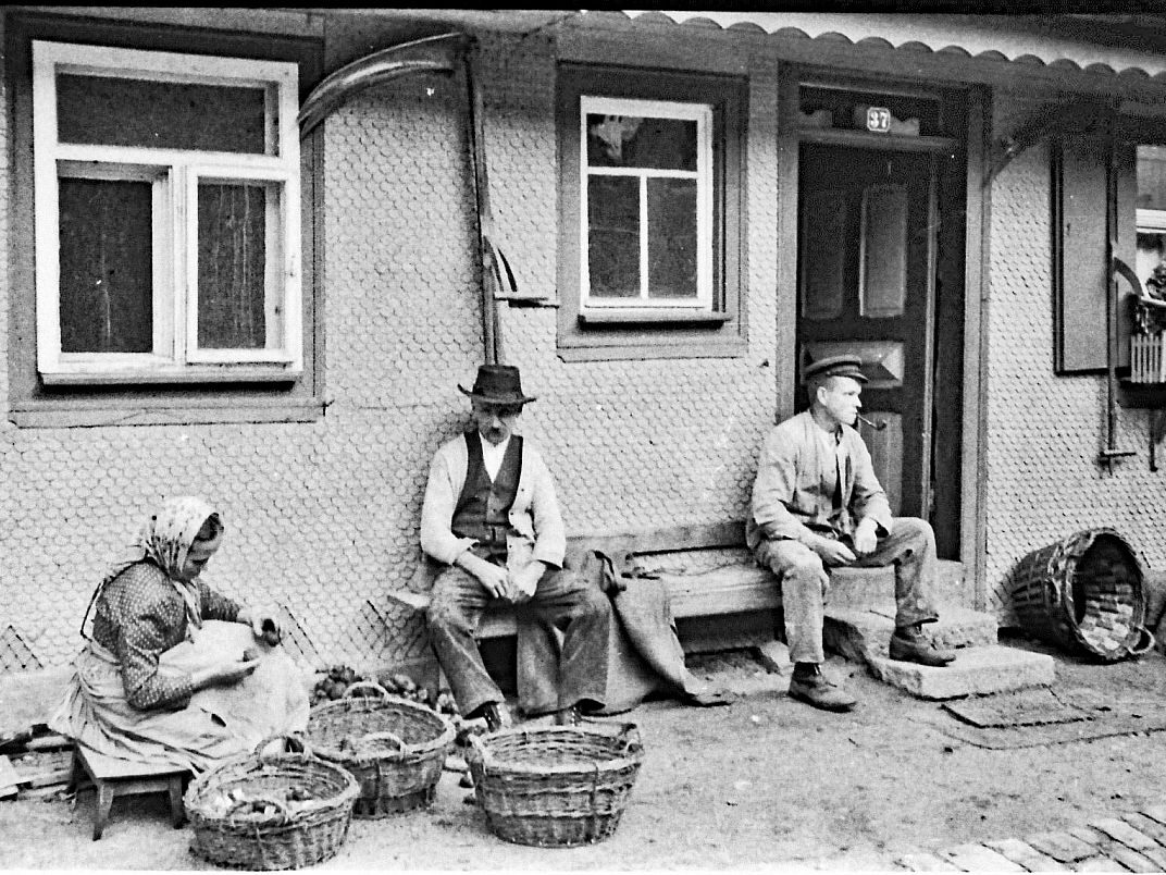 Korbmacher Adelbert Martin mit Frau und Sohn Wilhelm