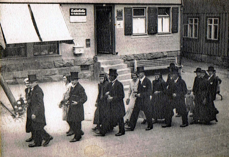 19xx D H Hochzeitzug Postobergfell