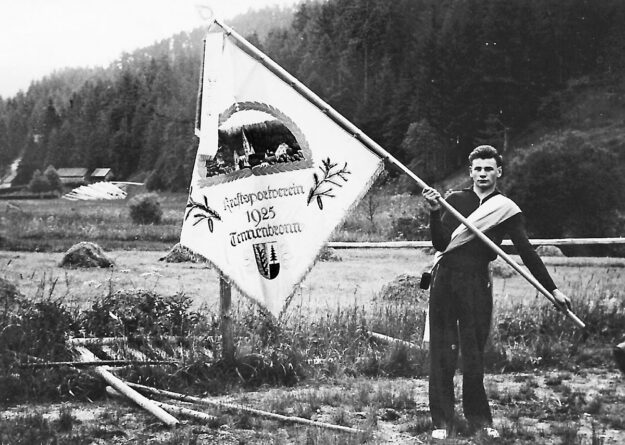 1955 Fahnenträger Emil Schubert 1200 1955 Fahnenträger Emil Schubert 1200