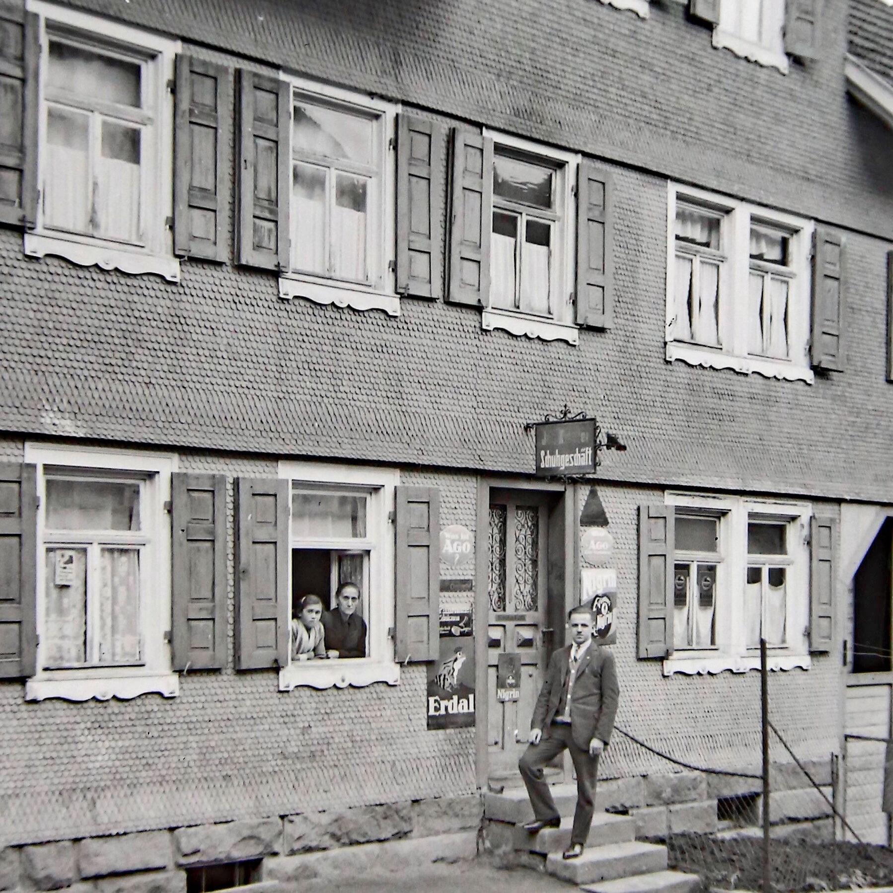 Haus Ketterer mit Personen