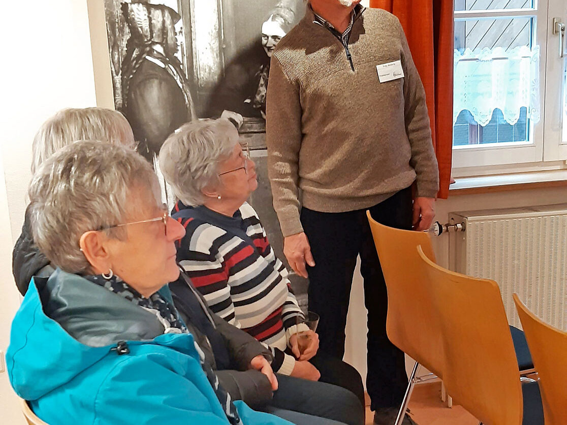 251102 Gäste Sonderausstellung 1200