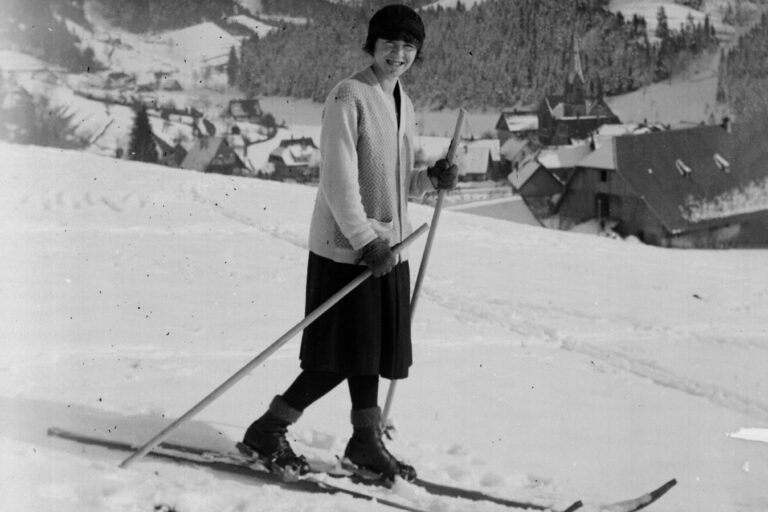 FR 128 SE2 GP159 Skifahrerin am Löwenbuckel