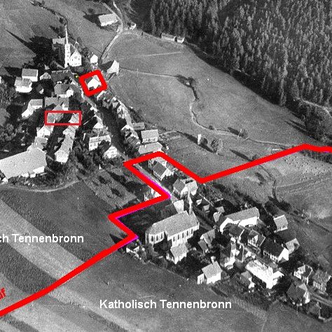Haustafel Bild 1928 Luftbild Tennenbronn mit Grenzverlauf
