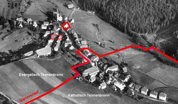 Haustafel Bild 1928 Luftbild Tennenbronn mit Grenzverlauf