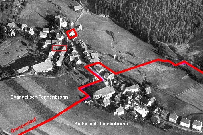 Haustafel Bild 1928 Luftbild Tennenbronn mit Grenzverlauf